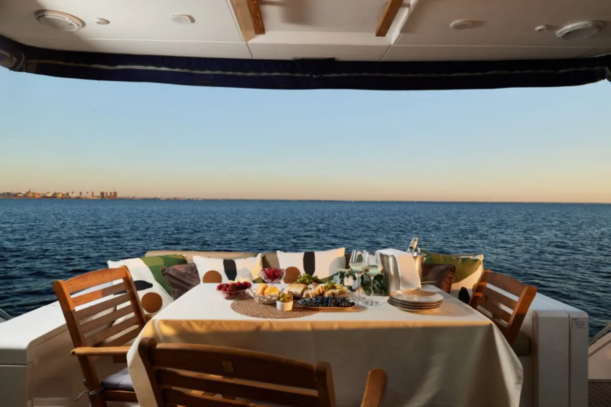 Яхта FAIRLINE 65 image- 20